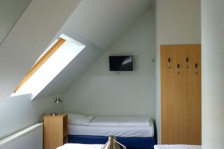 Room 32 of 86
