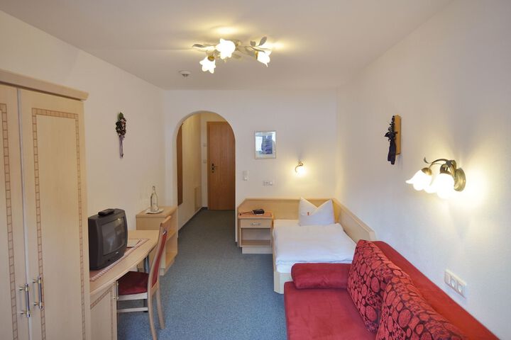 Room 9 of 38