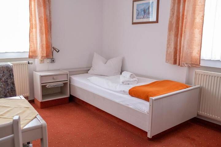 Room 12 of 39