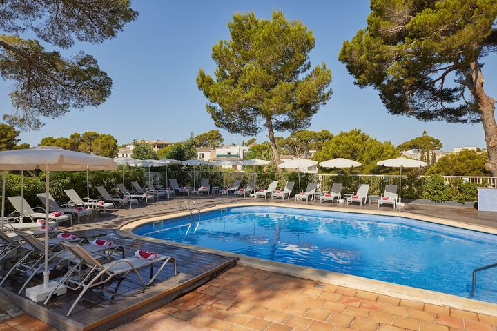 Pools & Facilities