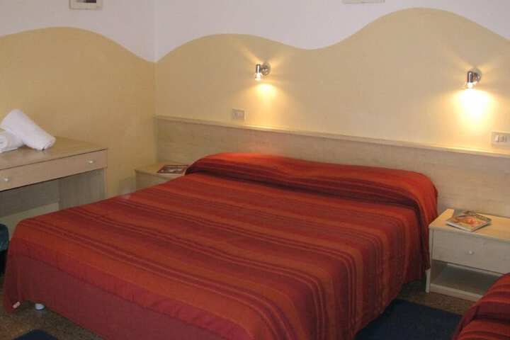Room 11 of 27
