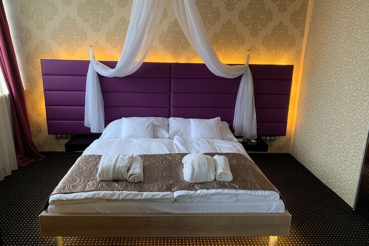 Room 6 of 60