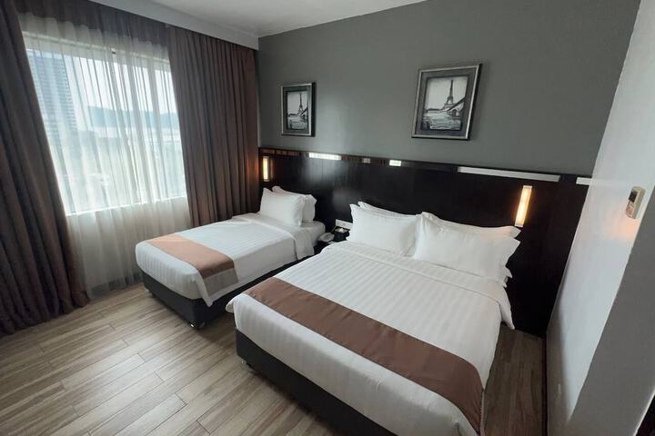 Room 9 of 47
