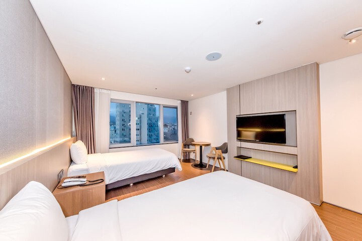 Room 49 of 84