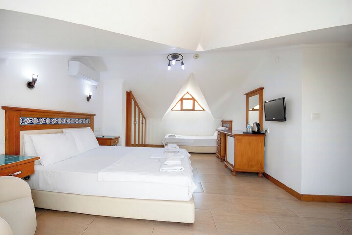 Room 9 of 63