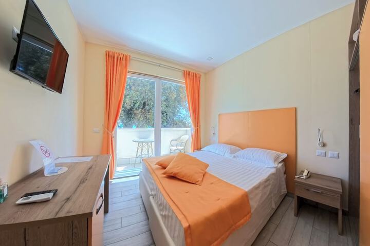 Room 12 of 65
