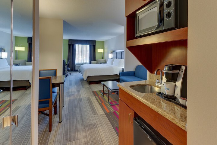 1 King Bed (3 of 14)