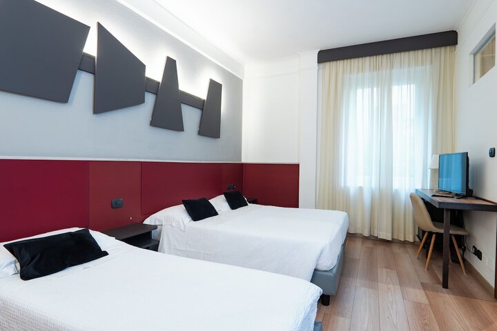 Room 27 of 78