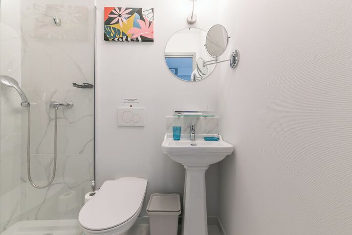 Room 5 of 185