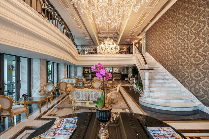 Hotel Lobby