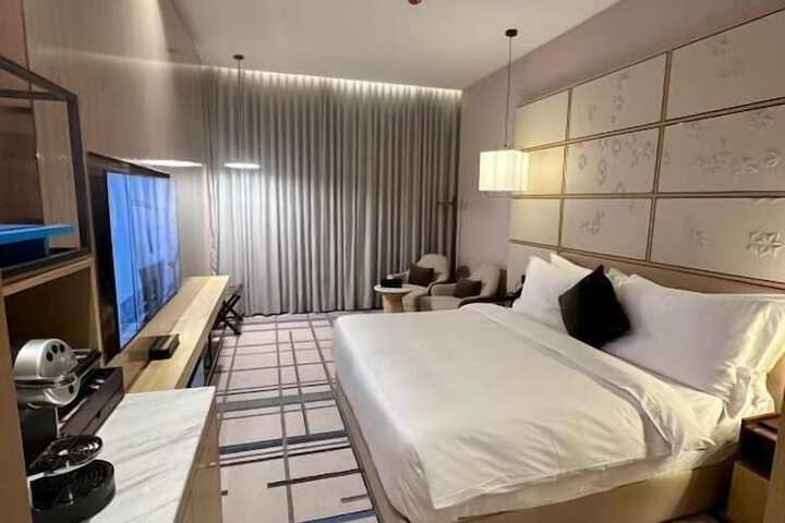 Room 3 of 32