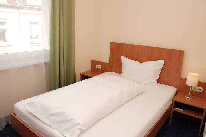Room 6 of 40