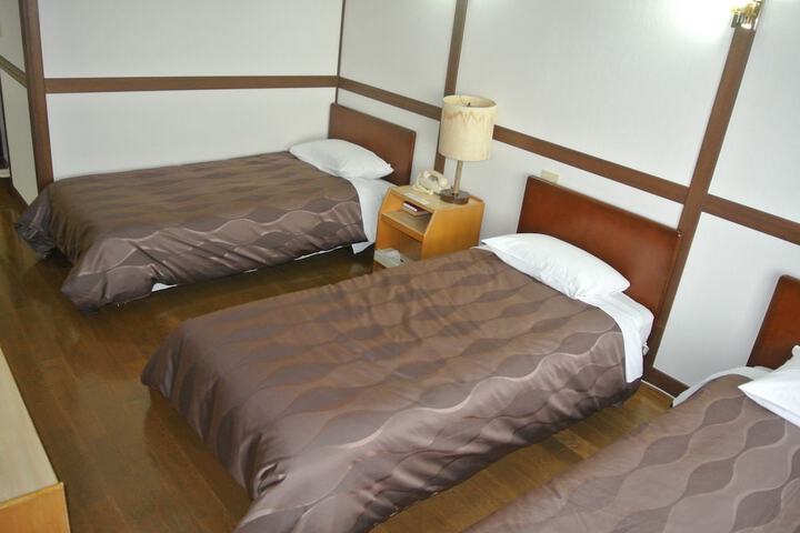 Room 7 of 32