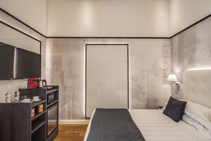 Room 32 of 79