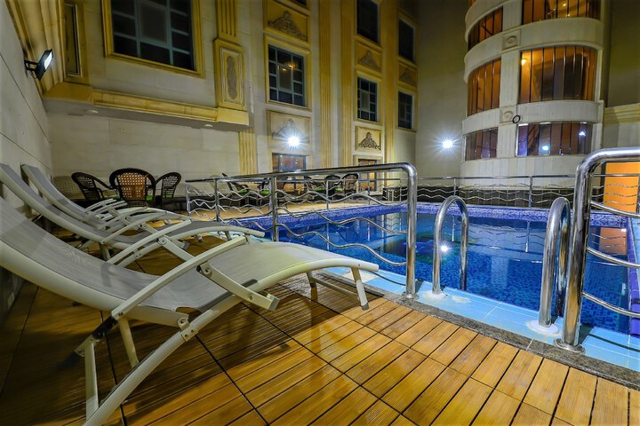 Pool 25 of 58