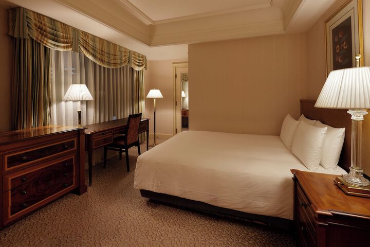 Room 12 of 43