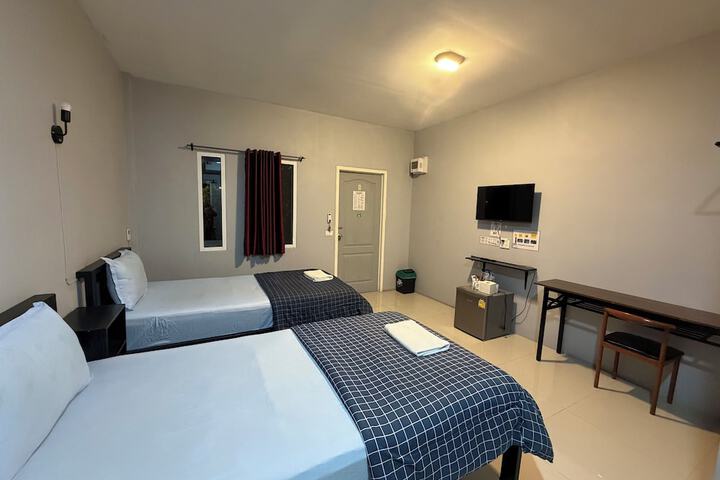 Room 27 of 73