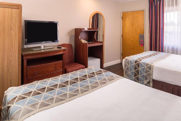 Standard Room, King or Two Doubles (7 of 8)