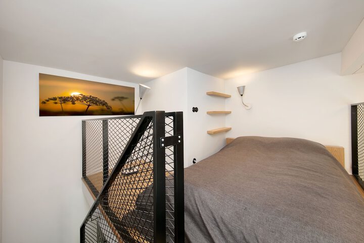 Room 8 of 50