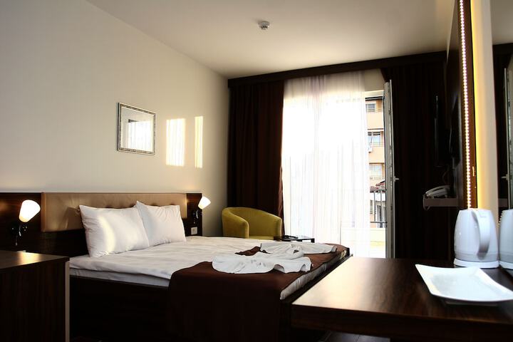 Room 13 of 74