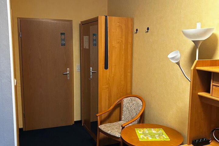 Room 10 of 43