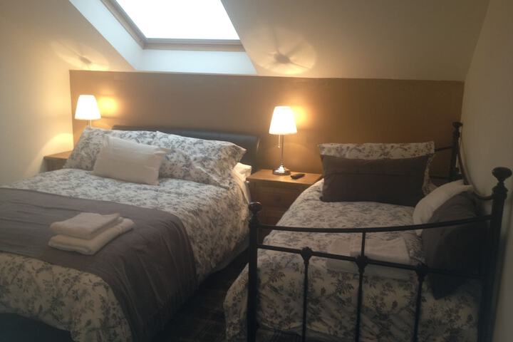 Room 2 of 43