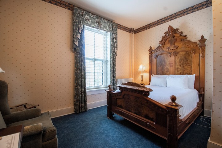 Room 32 of 75