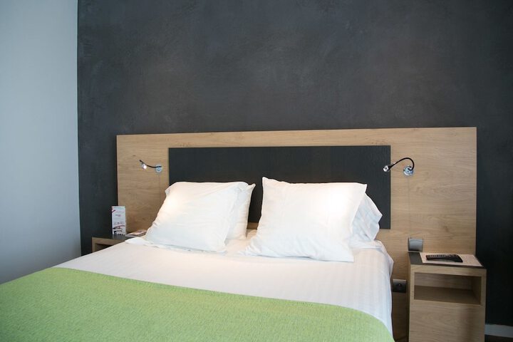 Room 3 of 58