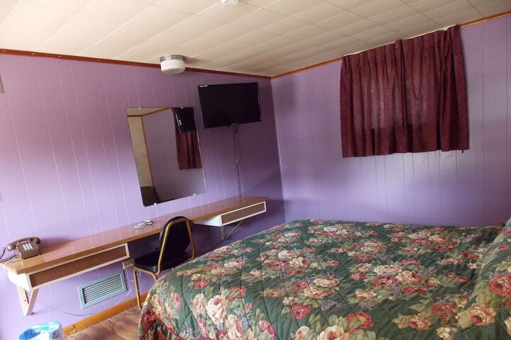 Room 28 of 49