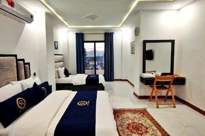 Room 4 of 9