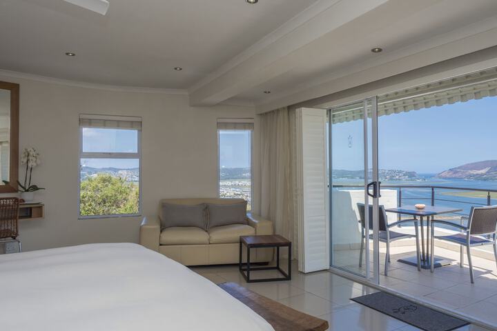 Room 2 of 85