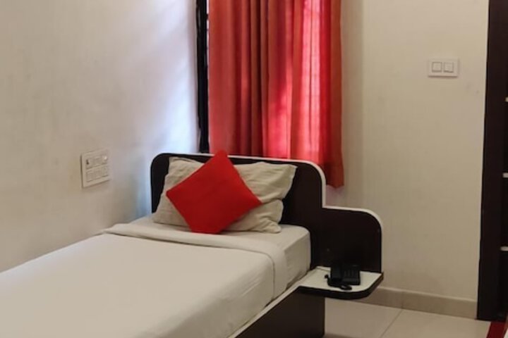 Room 8 of 26