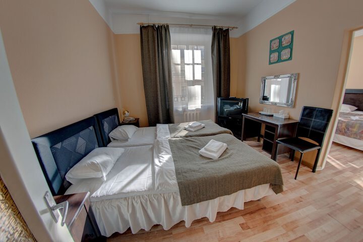 Room 38 of 272