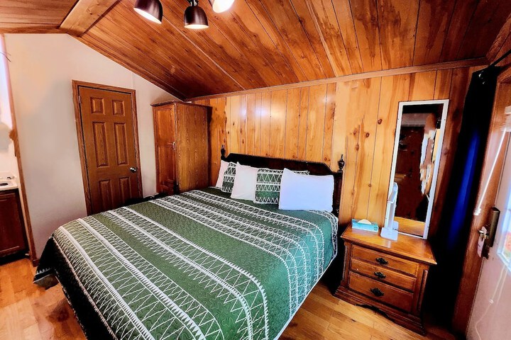 Room 12 of 19