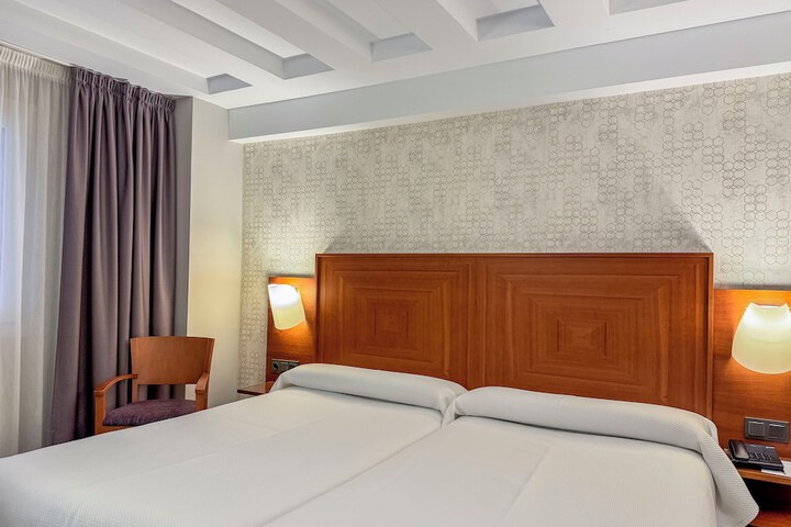 Room 4 of 24
