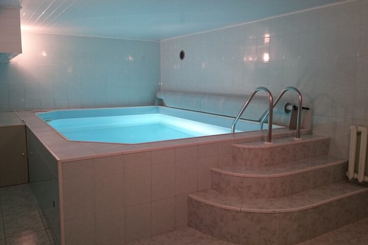 Pool 25 of 45