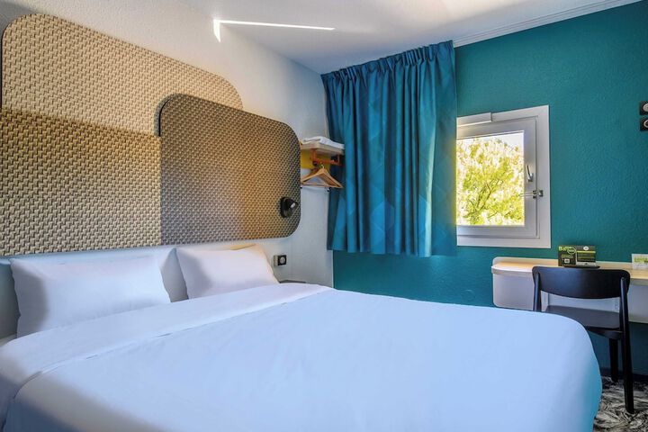 Room 10 of 28