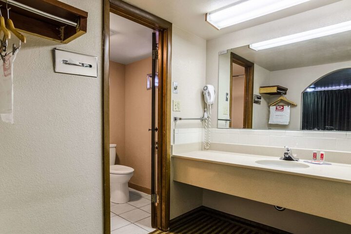 Room 14 of 26
