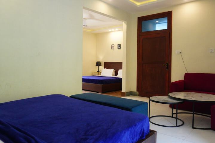 Room 9 of 18