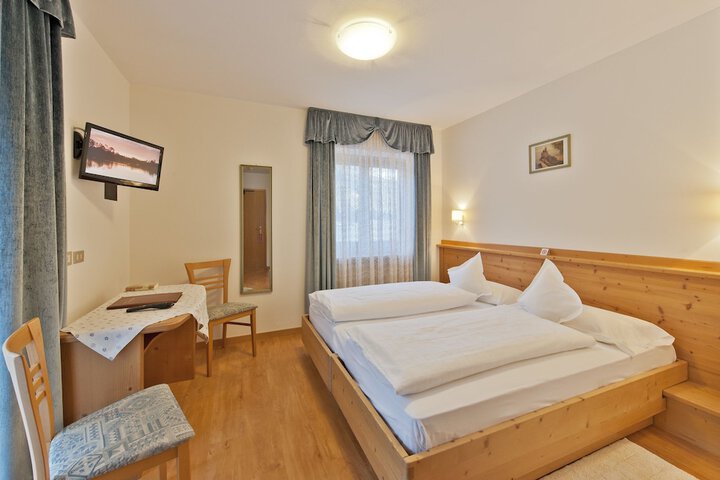 Room 3 of 38