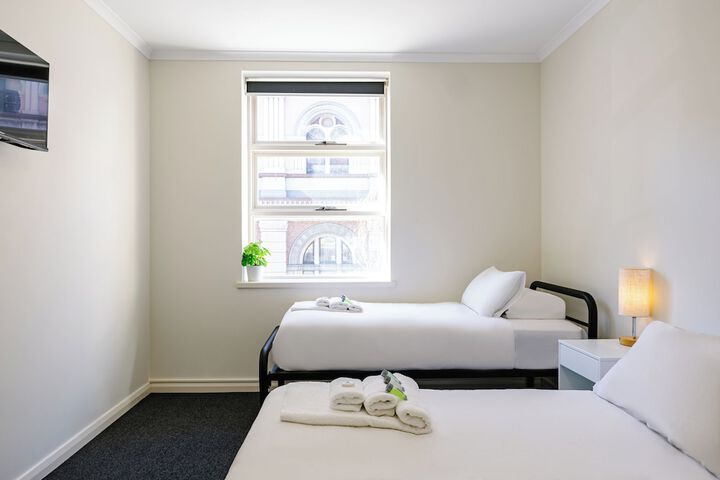 Room 13 of 22
