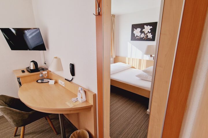 Room 16 of 53