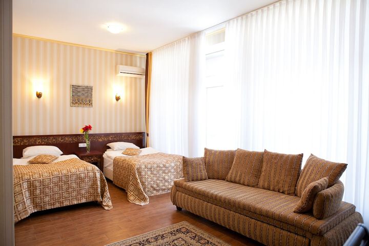 Room 6 of 38