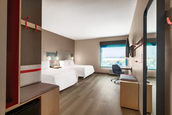 1 King or 2 Queen Beds (13 of 14)