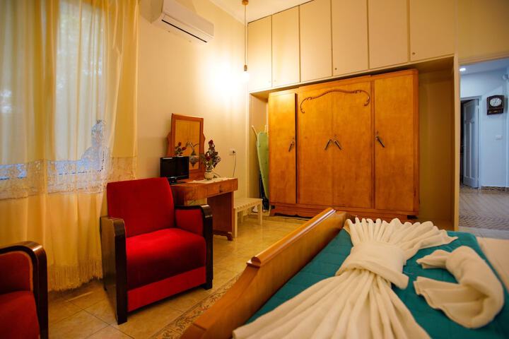 Room 9 of 41