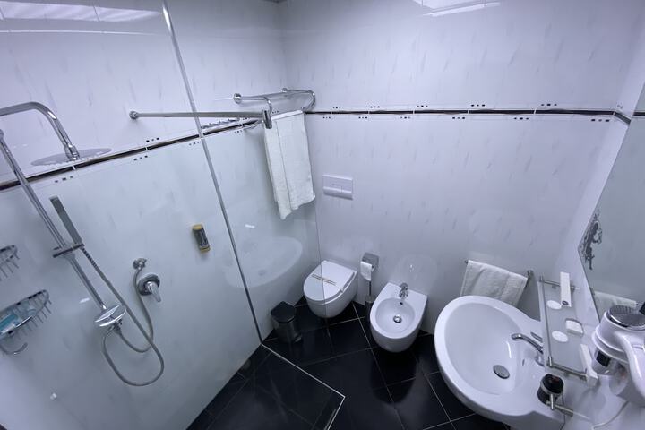 Room 53 of 109