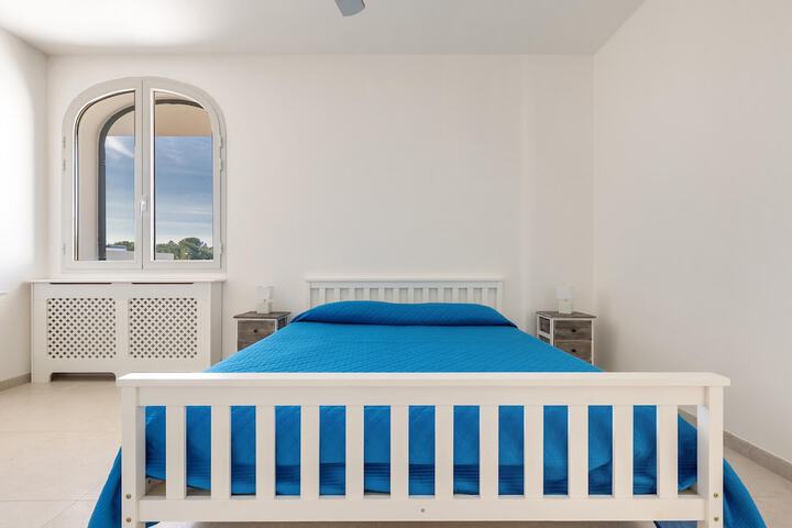 Room 2 of 49