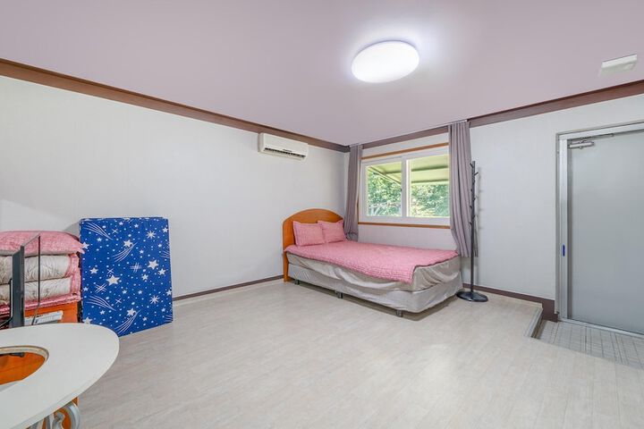 Room 14 of 100