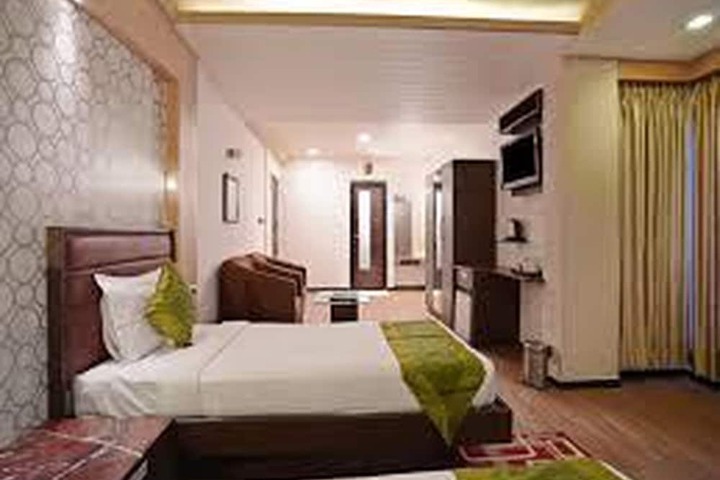Room 10 of 26