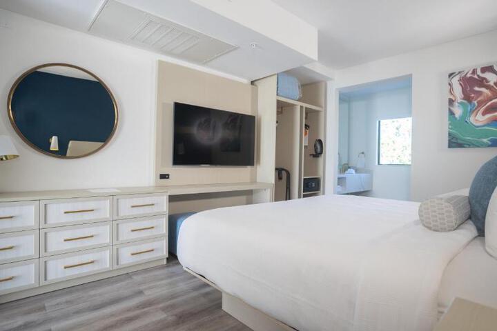 1 King Bed Suite (3 of 11)